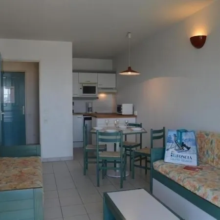 Frejus: Appt 2p, 5 Pers, Piscine, A 150m, Parking, Animaux Ok - Fr-1-226a-357 Holiday home Frejus