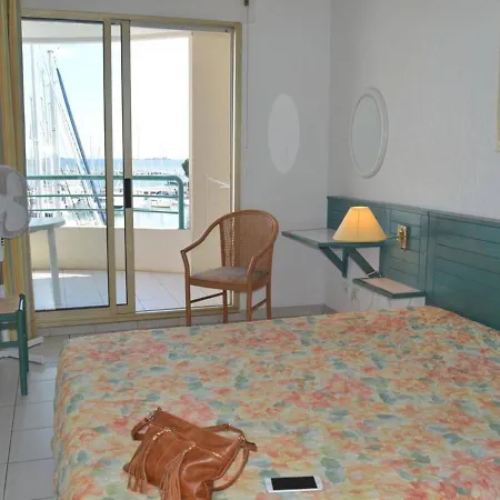Holiday home Frejus: Appt 2p, 5 Pers, Piscine, A 150m, Parking, Animaux Ok - Fr-1-226a-357
