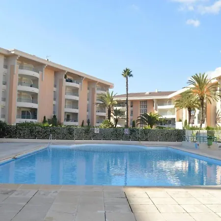 Holiday home Frejus: Appt 2p, 5 Pers, Piscine, A 150m, Parking, Animaux Ok - Fr-1-226a-357 *