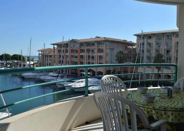 Frejus: Appt 2p, 5 Pers, Piscine, A 150m, Parking, Animaux Ok - Fr-1-226a-357 펜션 *